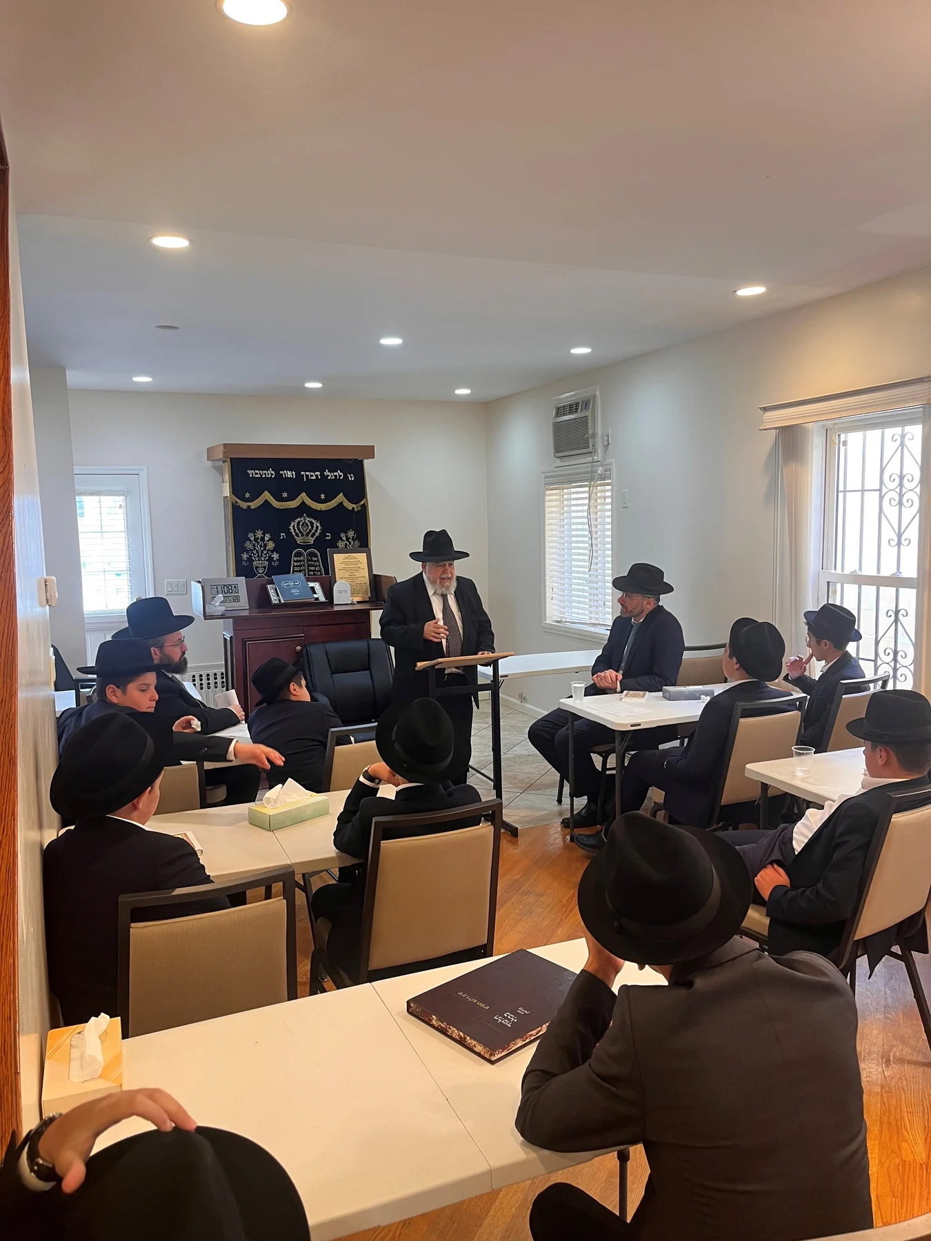 Ahavat Hatorah small group learning